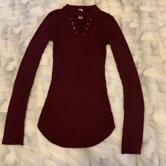 Sweaters - Burgundy long sleeve v-neck